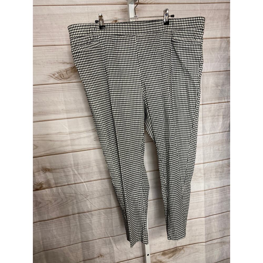NWT Avenue Women's Size 24 Cropped Stretch Black White Pants Trousers Slimming
